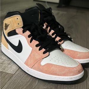 Jordan 1 Mids
